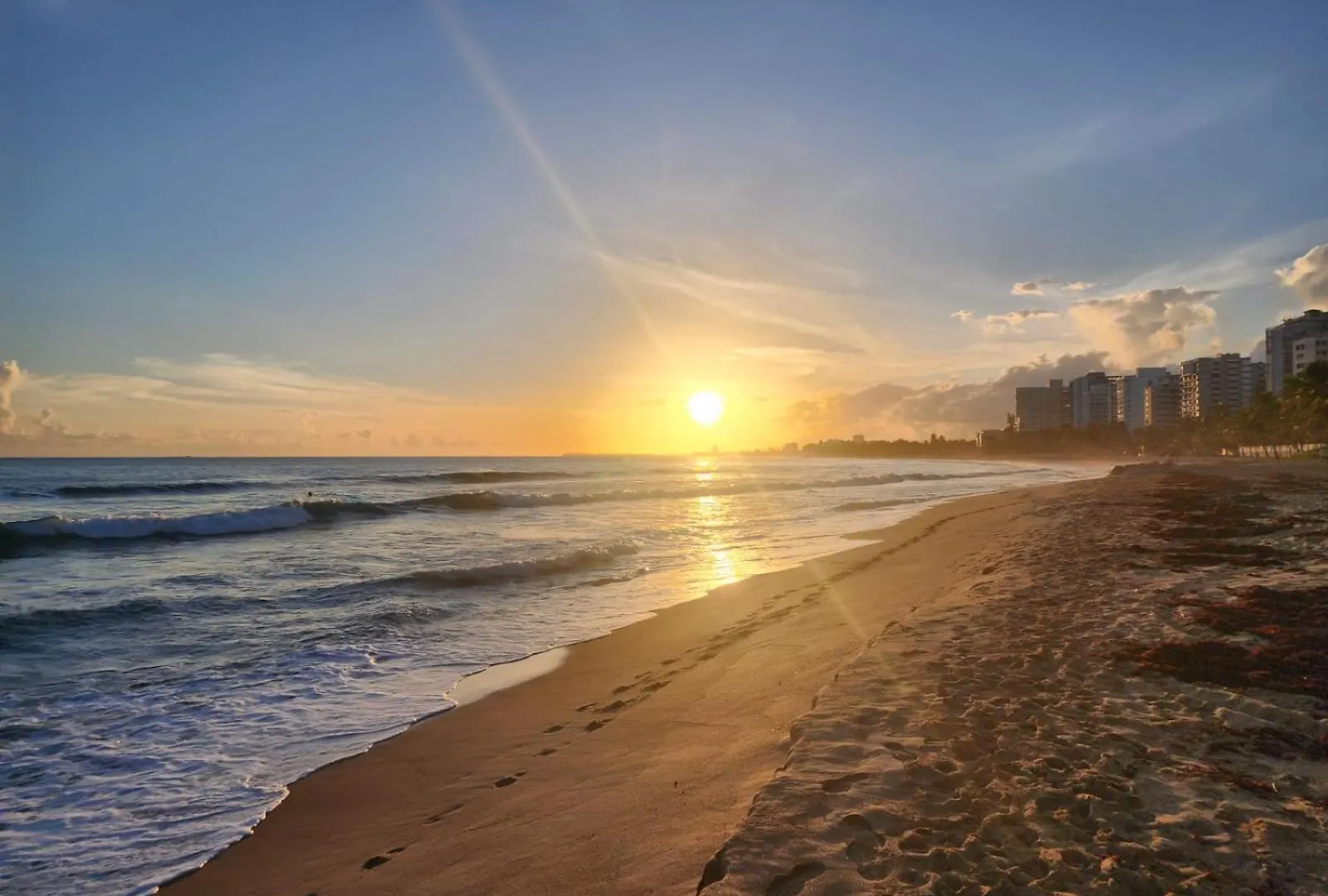 Majestic 2-Bedroom Beachside Suite San Juan